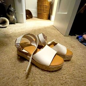 Boutique Platform Sandals 🎍